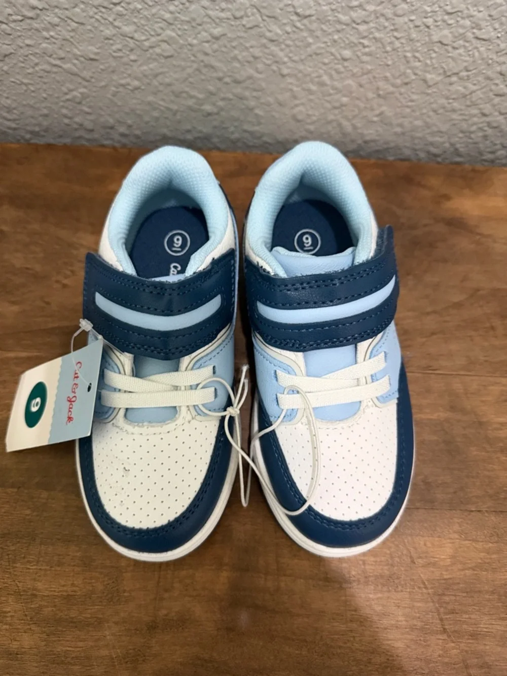 Cat & Jack Kids Light Blue & Navy Velcro Athletic Shoes size 9